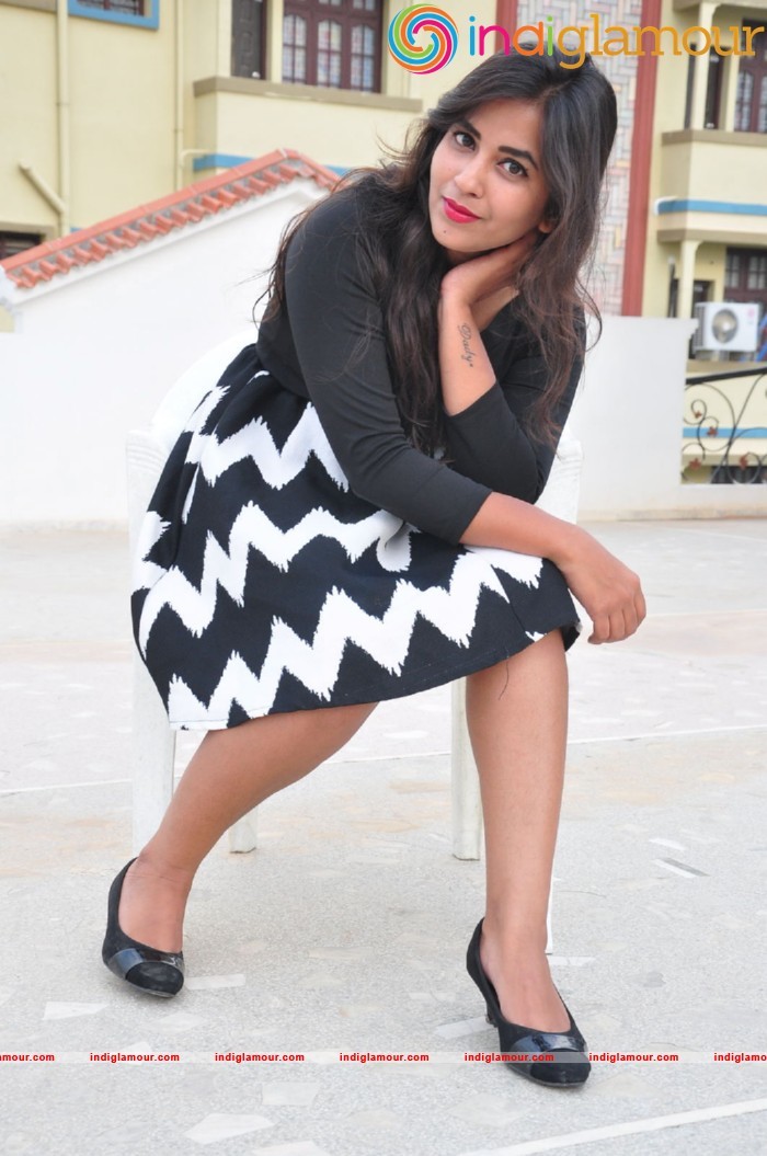 Komali Actress hd photo