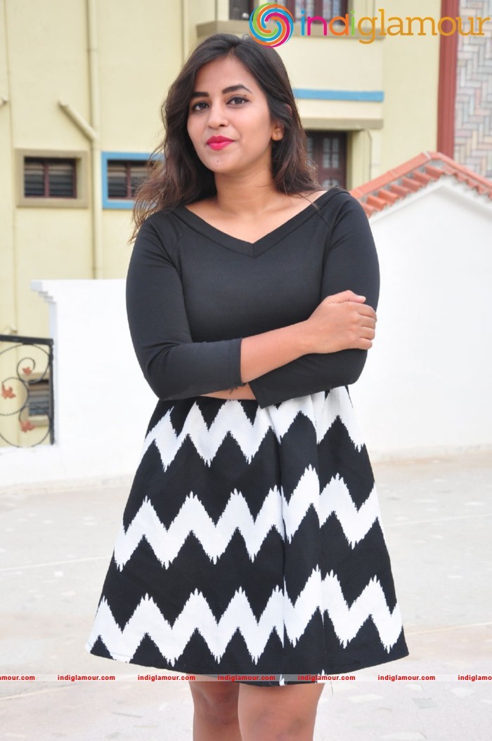 Komali Actress hd photo
