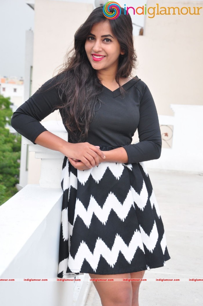 Komali Actress hd photo