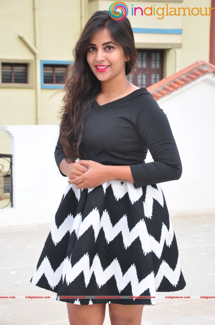 Komali Actress hd photo