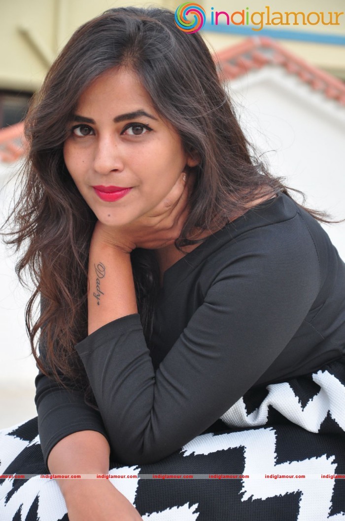 Komali Actress hd photo