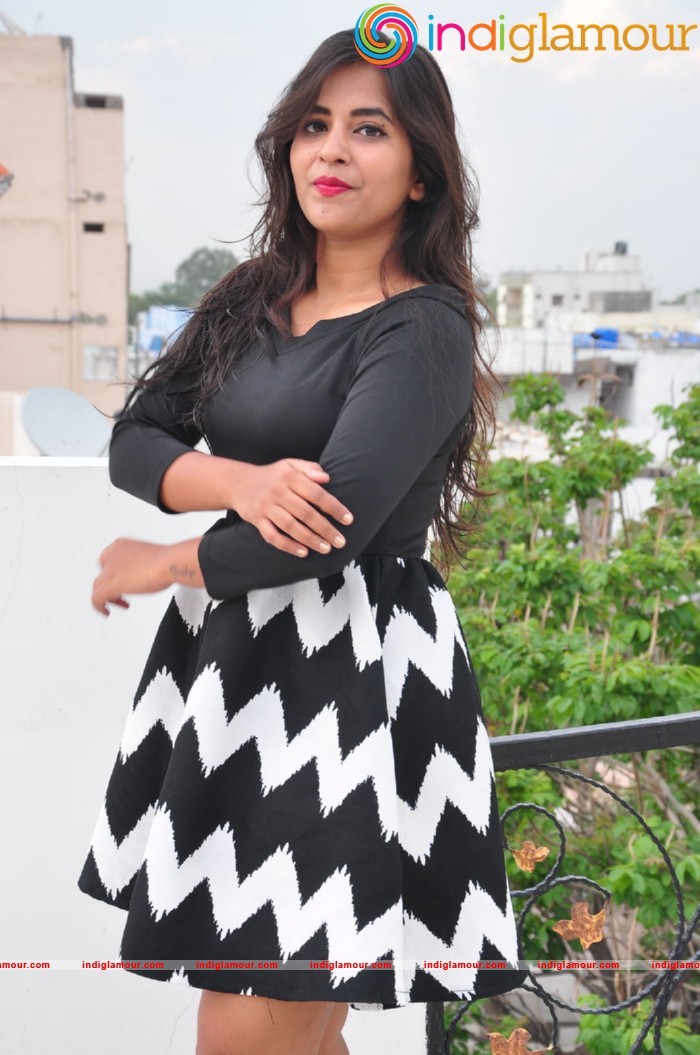 Komali Actress hd photo
