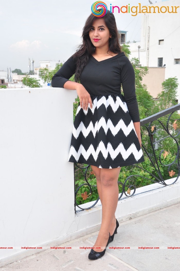 Komali Actress hd photo