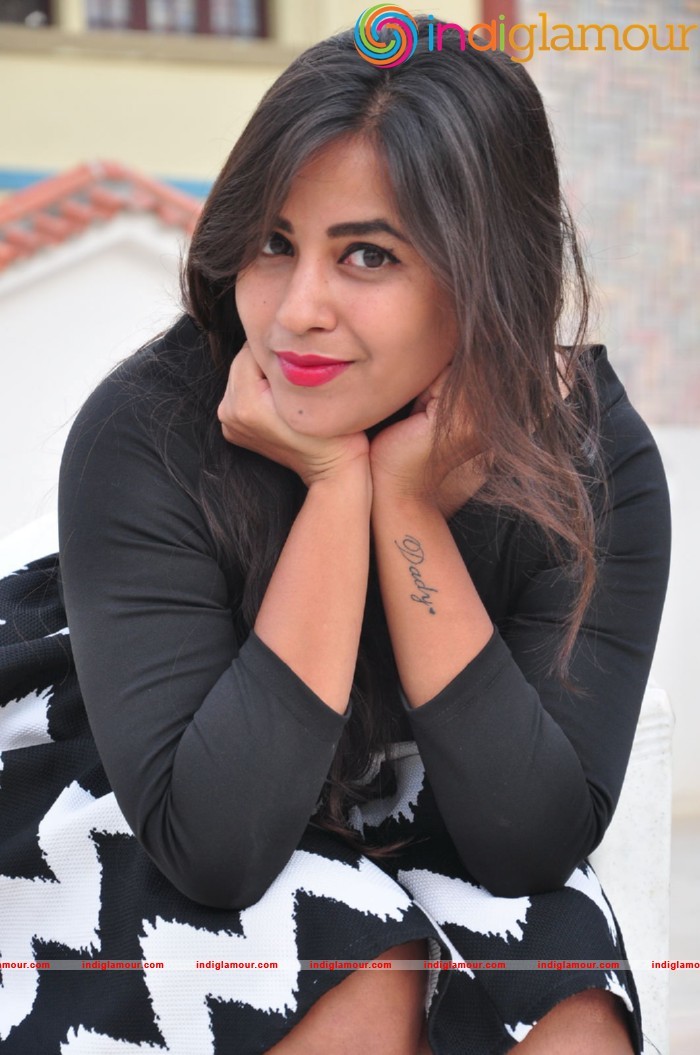 Komali Actress hd photo