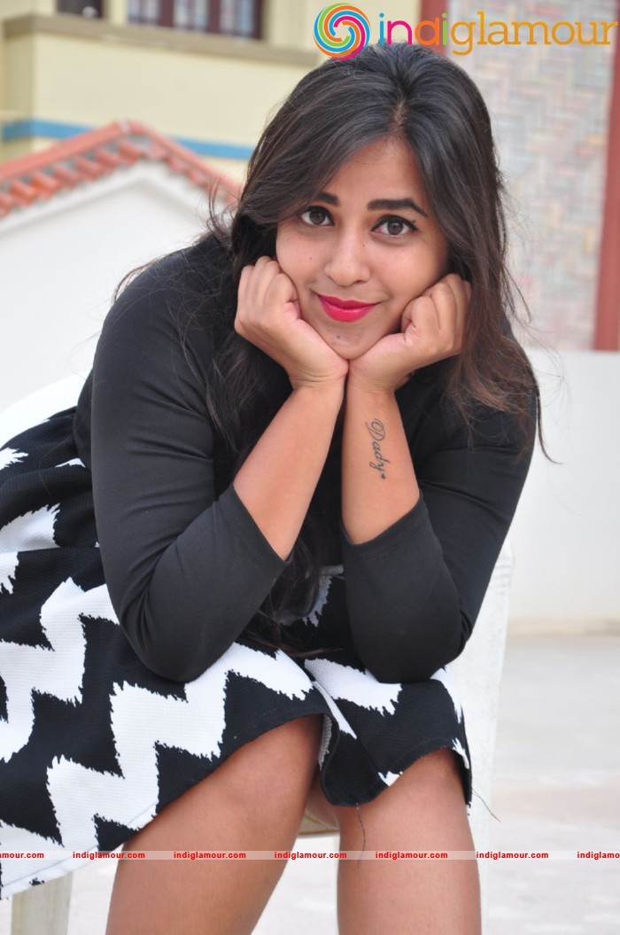Komali Actress hd photo