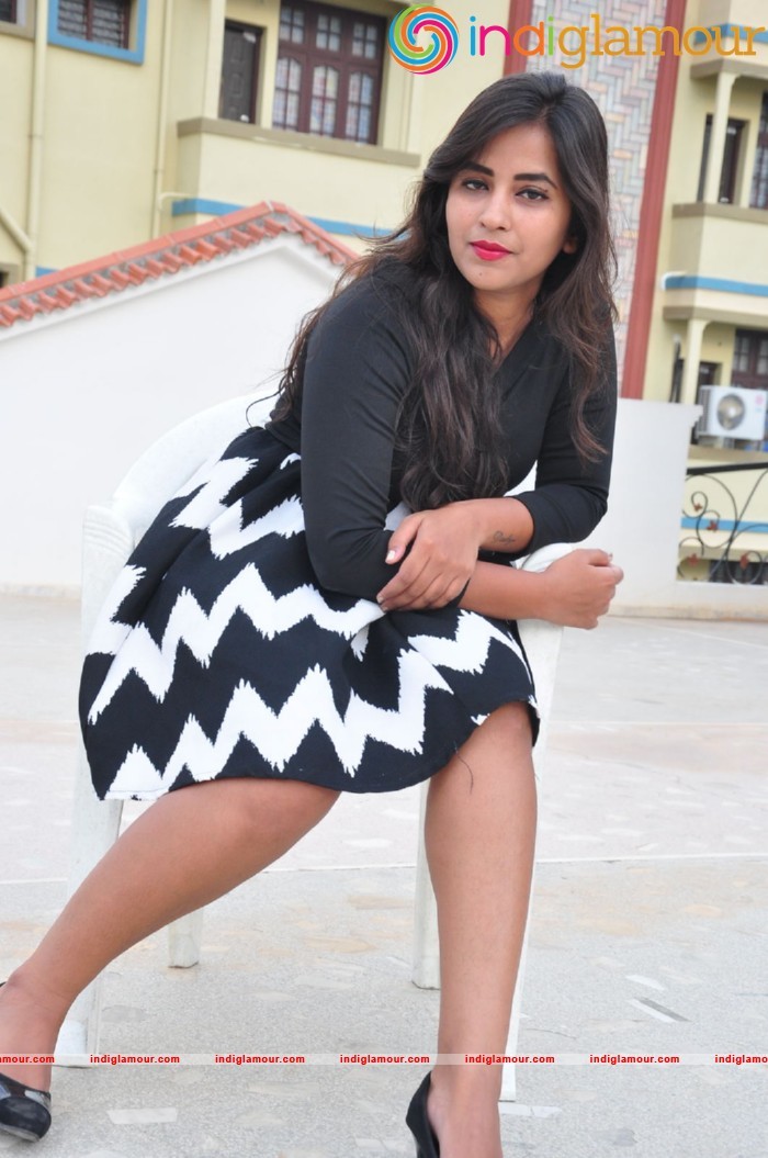 Komali Actress hd photo