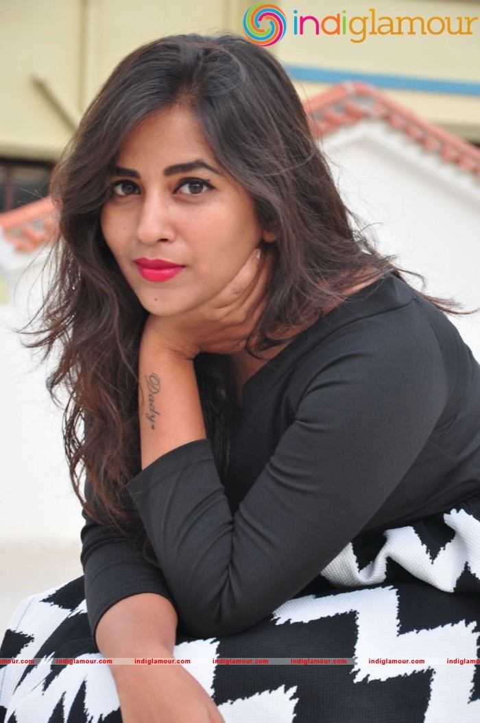 Komali Actress hd photo