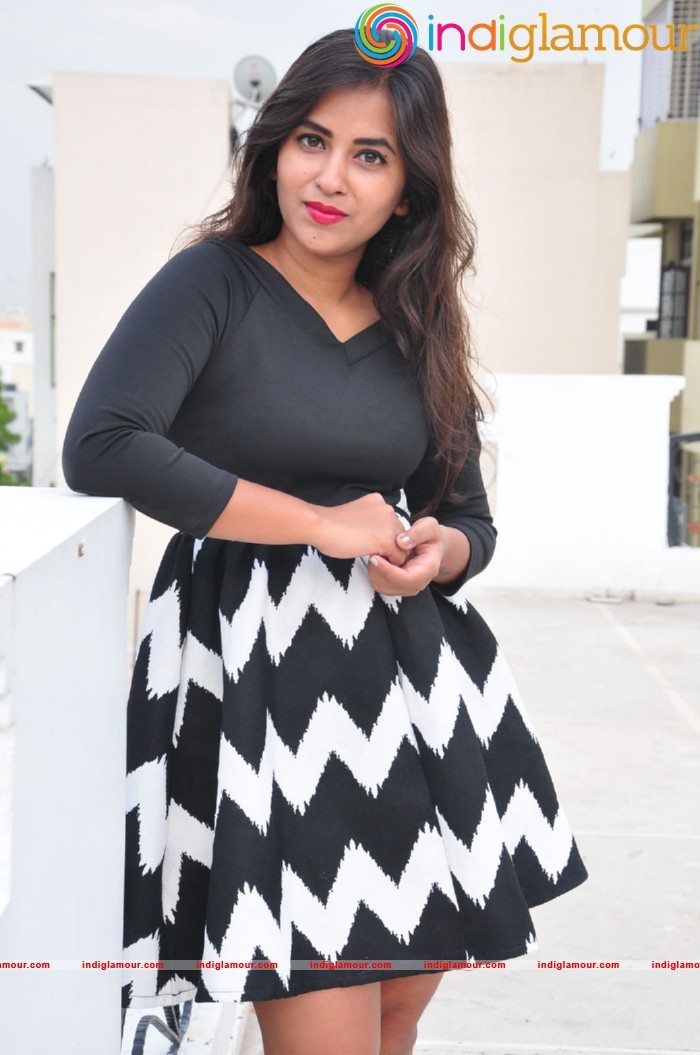 Komali Actress hd photo