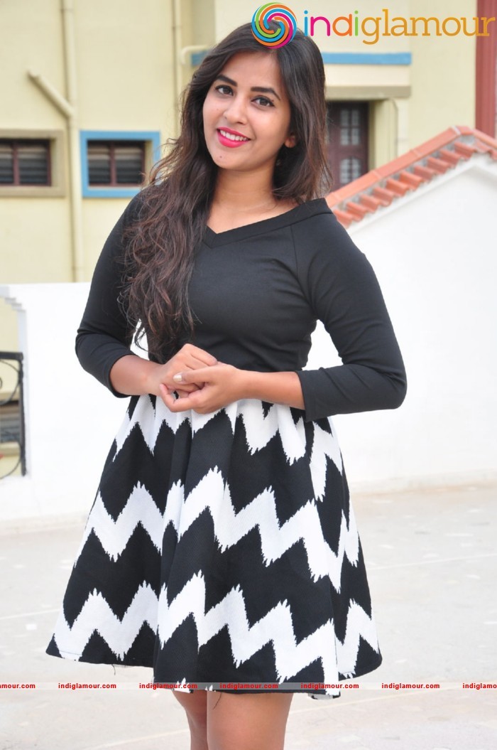 Komali Actress hd photo