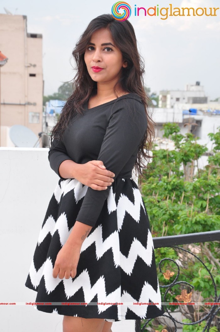Komali Actress hd photo