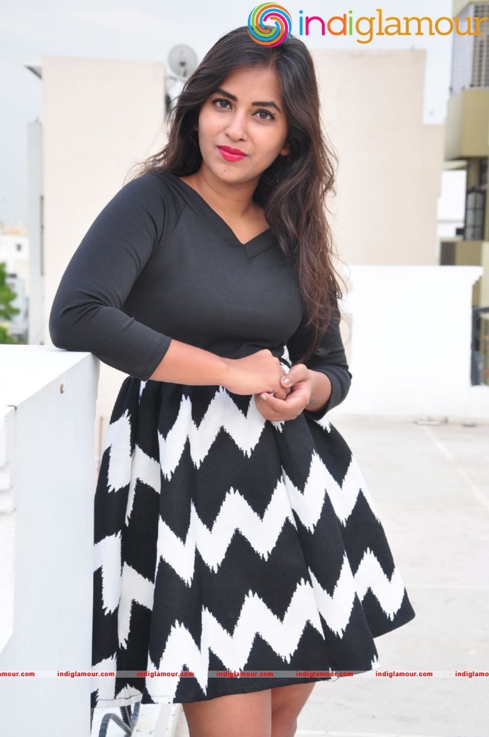 Komali Actress hd photo