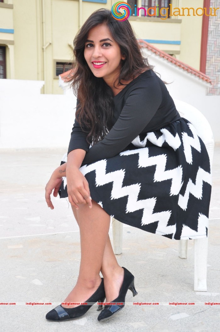 Komali Actress hd photo
