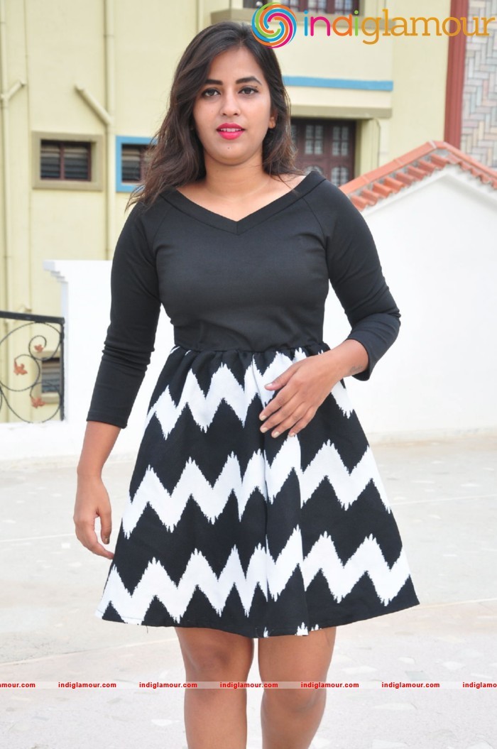 Komali Actress hd photo