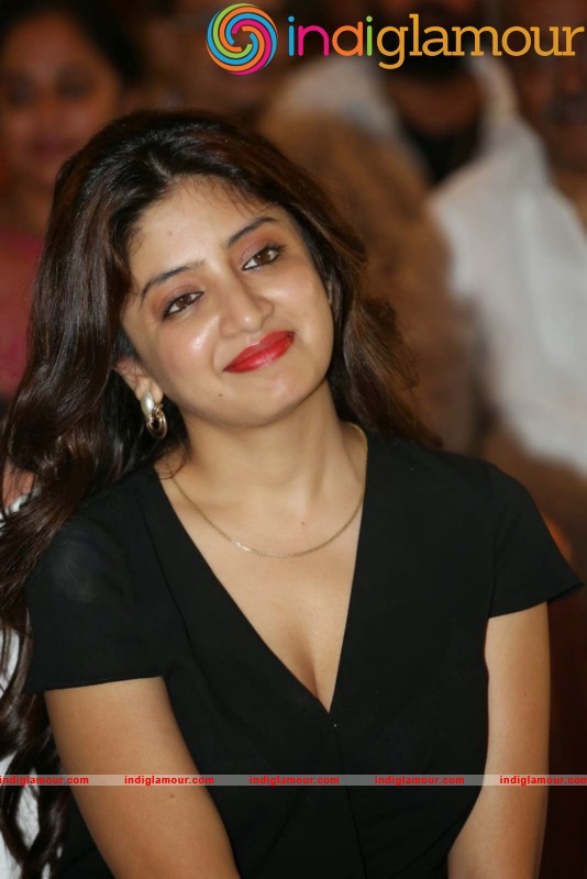 Poonam Kaur Spicy And Hot Photos Actress hd photo