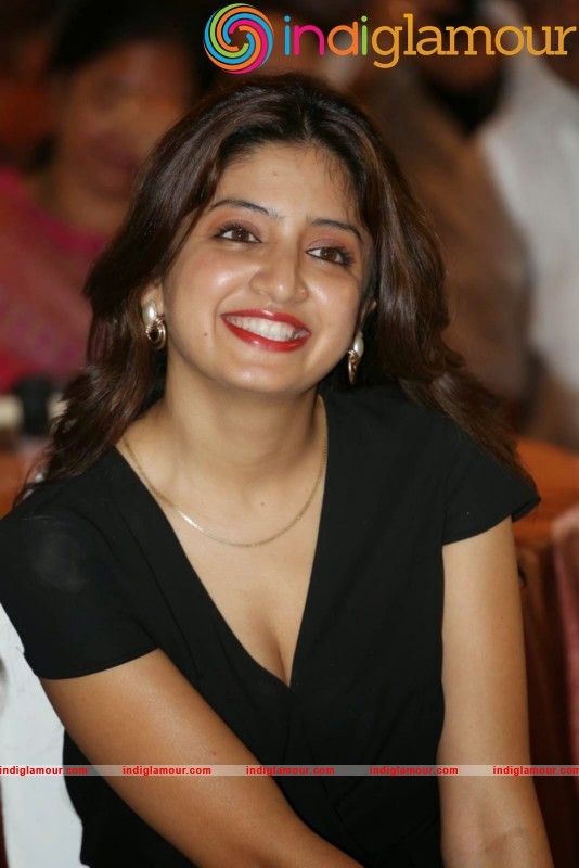 Poonam Kaur Spicy And Hot Photos Actress hd photo