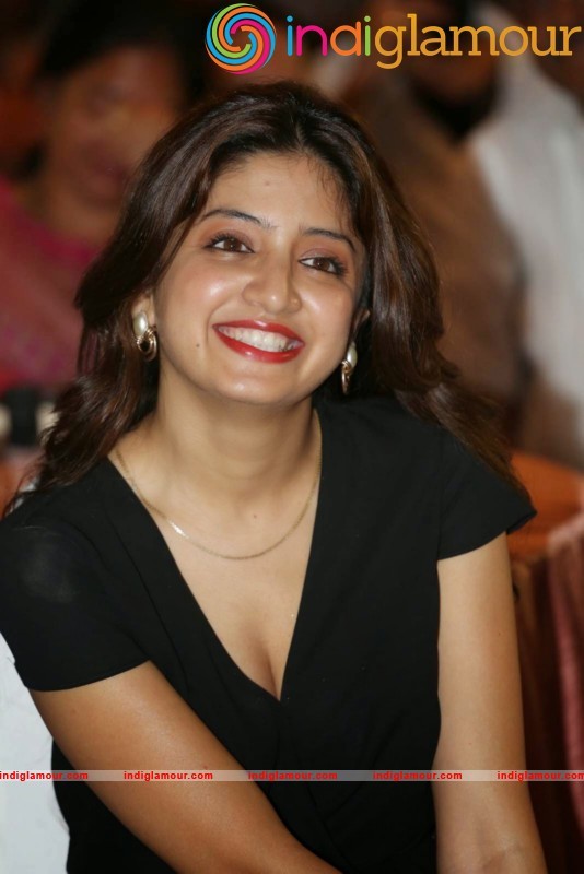 Poonam Kaur Spicy And Hot Photos Actress hd photo