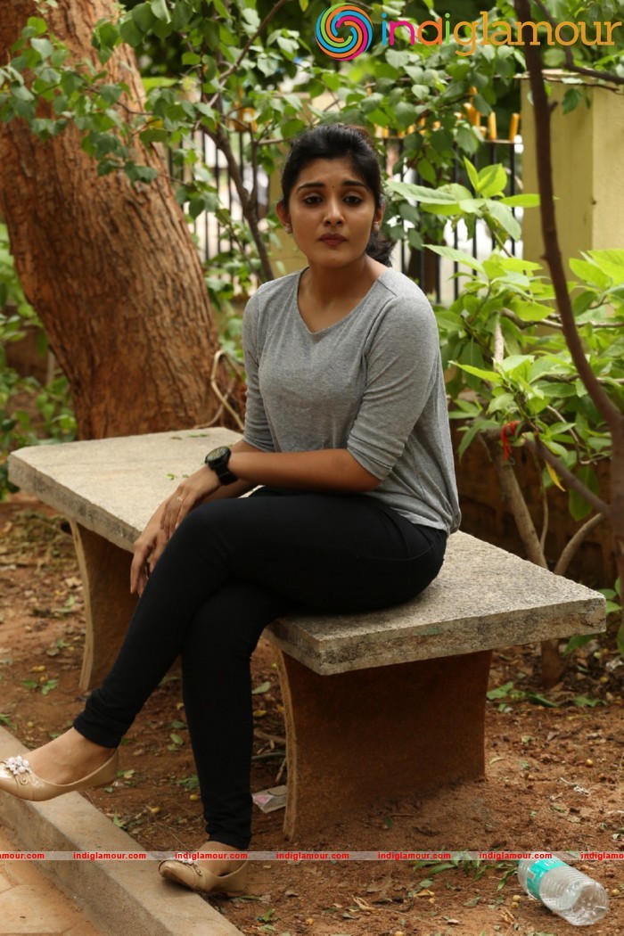 Niveda Thomas New Photos Actress hd photo