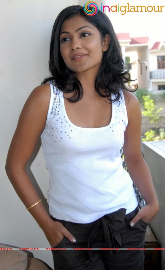 Kamalini Mukharjee Actress hd photo