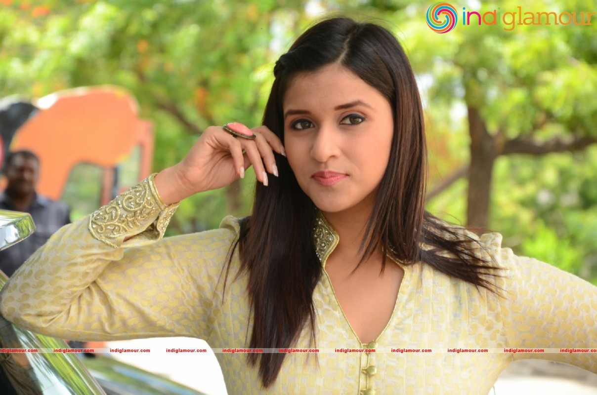 Manara Chopara Latest Photos Gallery Actress hd photo