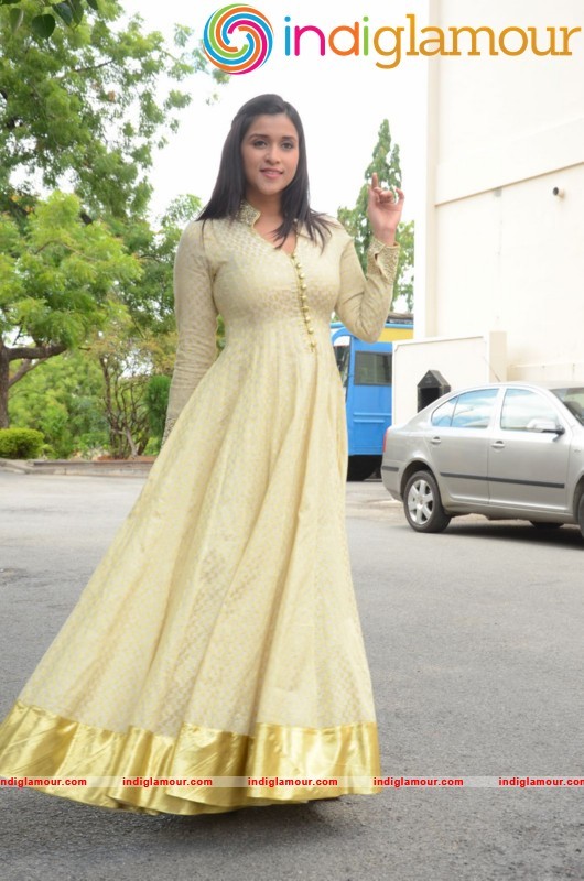 Manara Chopara Latest Photo Gallery Actress hd photo