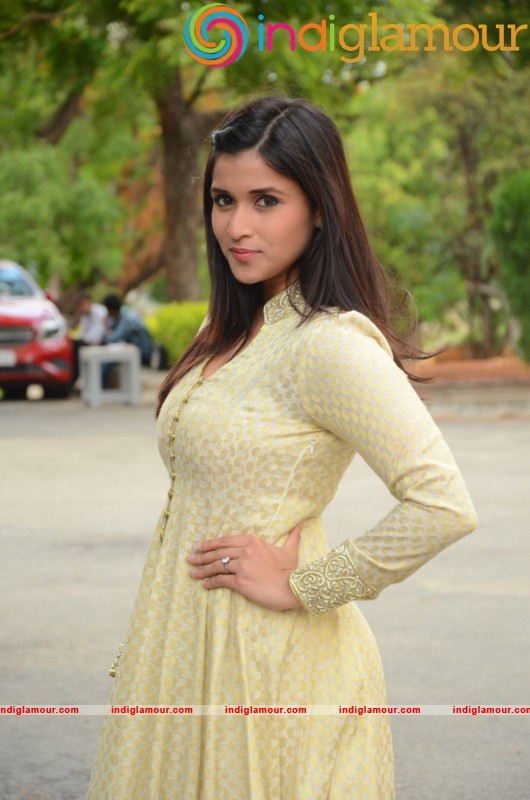 Manara Chopara Latest Photo Gallery Actress hd photo