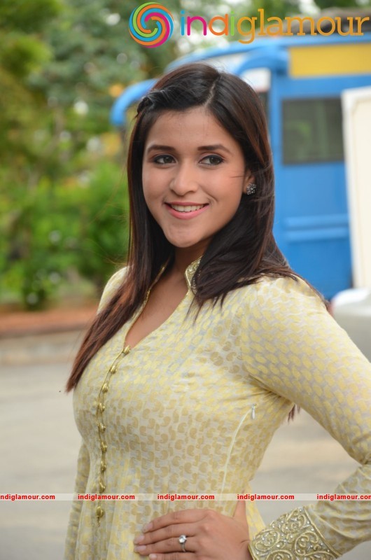 Manara Chopara Latest Photo Gallery Actress hd photo