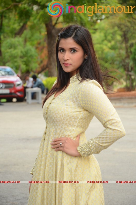 Manara Chopara Latest Photo Gallery Actress hd photo