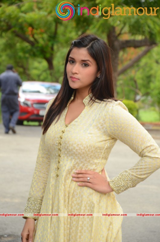 Manara Chopara Latest Photo Gallery Actress hd photo