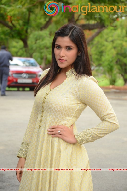 Manara Chopara Latest Photo Gallery Actress hd photo