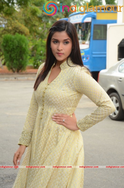 Manara Chopara Latest Photo Gallery Actress hd photo