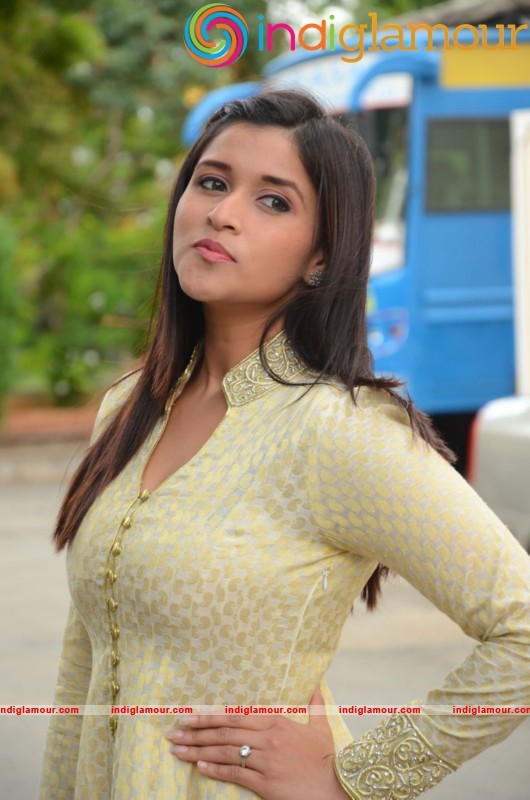 Manara Chopara Latest Photo Gallery Actress hd photo