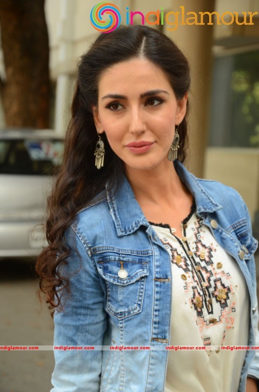 Farah Karimi Latest Photo Gallery Actress hd photo