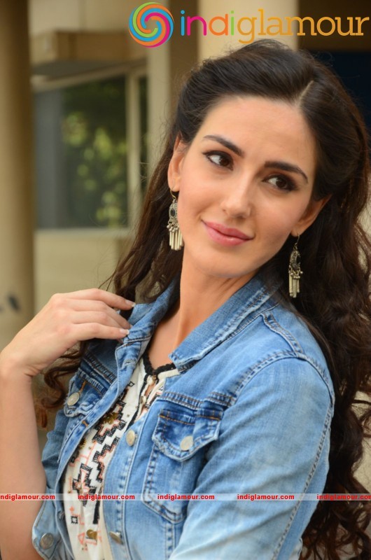Farah Karimi Latest Photo Gallery Actress hd photo
