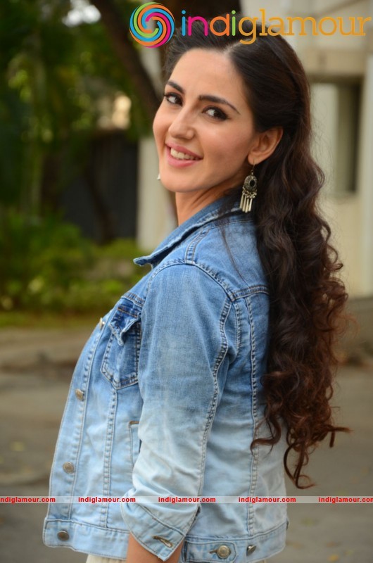 Farah Karimi Latest Photo Gallery Actress hd photo
