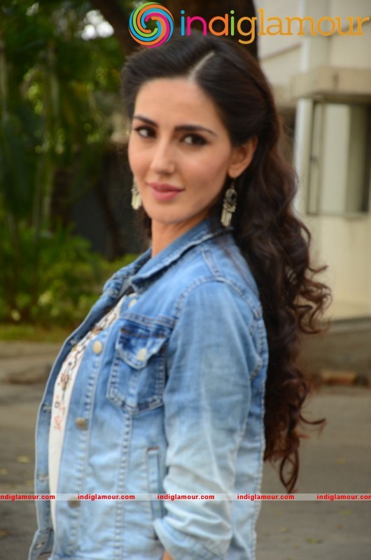 Farah Karimi Latest Photo Gallery Actress hd photo