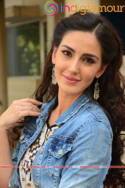 Farah Karimi Latest Photo Gallery Actress hd photo