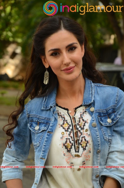 Farah Karimi Latest Photo Gallery Actress hd photo