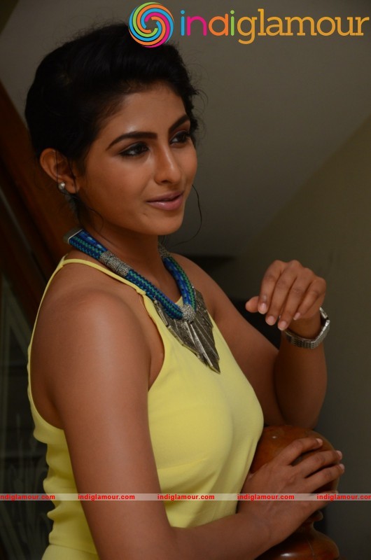 Kruthika Jayakumar Latest Photos Gallery Actress hd photo