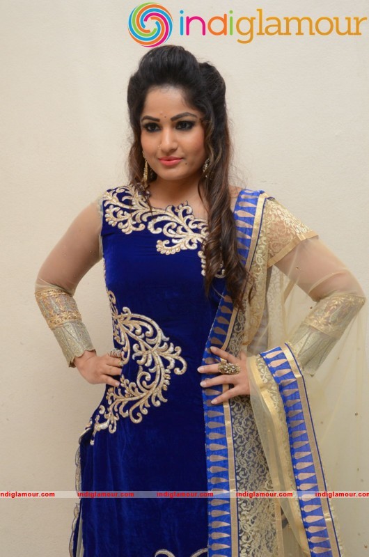 Madhavi Latha Latest Photo Gallery Actress hd photo