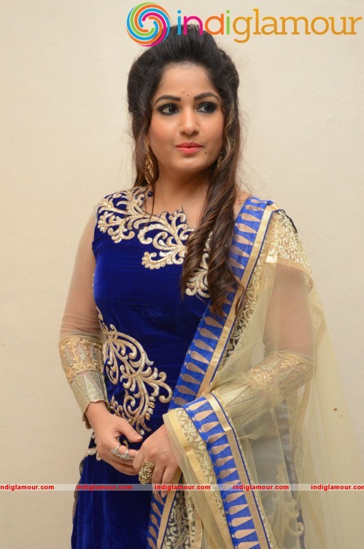 Madhavi Latha Latest Photo Gallery Actress hd photo