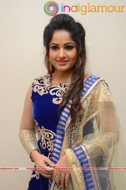 Madhavi Latha Latest Photo Gallery Actress hd photo