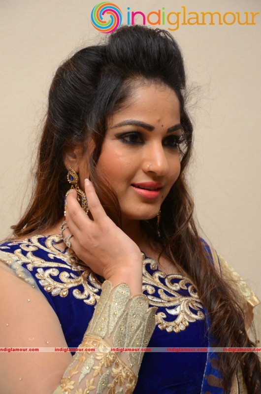 Madhavi Latha Latest Photo Gallery Actress hd photo