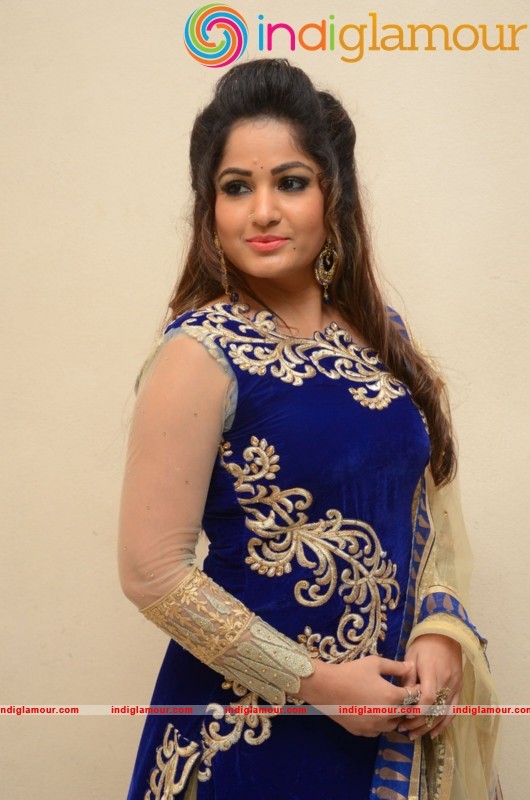 Madhavi Latha Latest Photo Gallery Actress hd photo