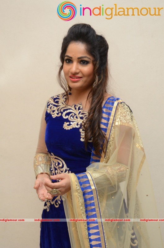 Madhavi Latha Latest Photo Gallery Actress hd photo