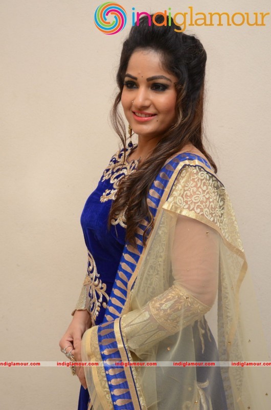 Madhavi Latha Latest Photo Gallery Actress hd photo