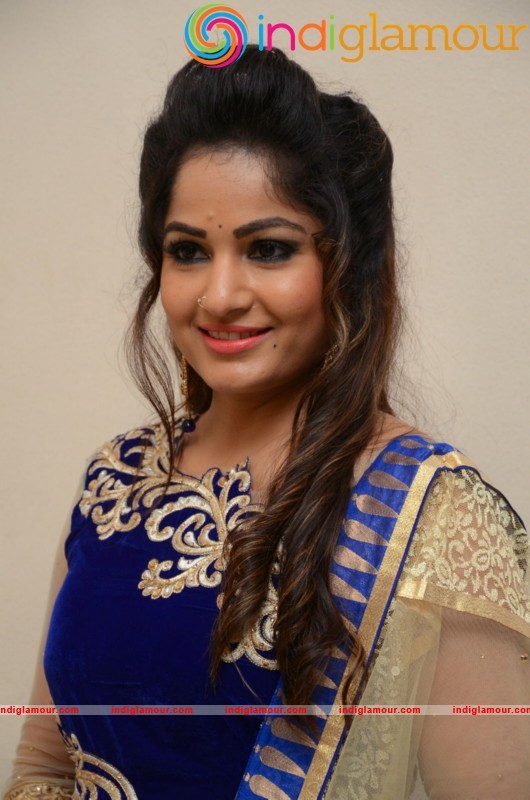 Madhavi Latha Latest Photo Gallery Actress hd photo