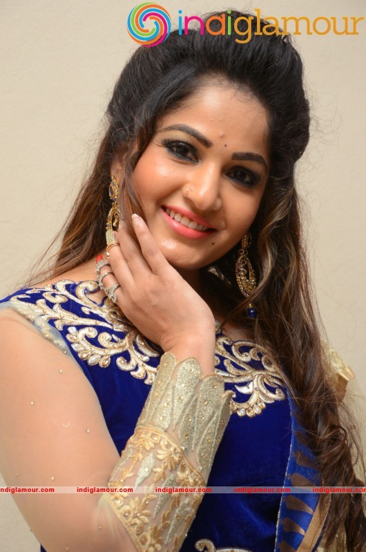 Madhavi Latha Latest Photo Gallery Actress hd photo