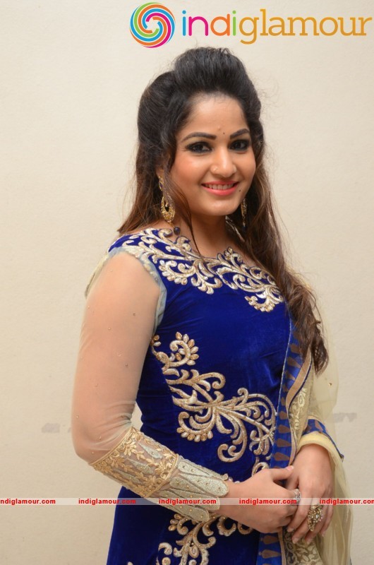 Madhavi Latha Latest Photo Gallery Actress hd photo