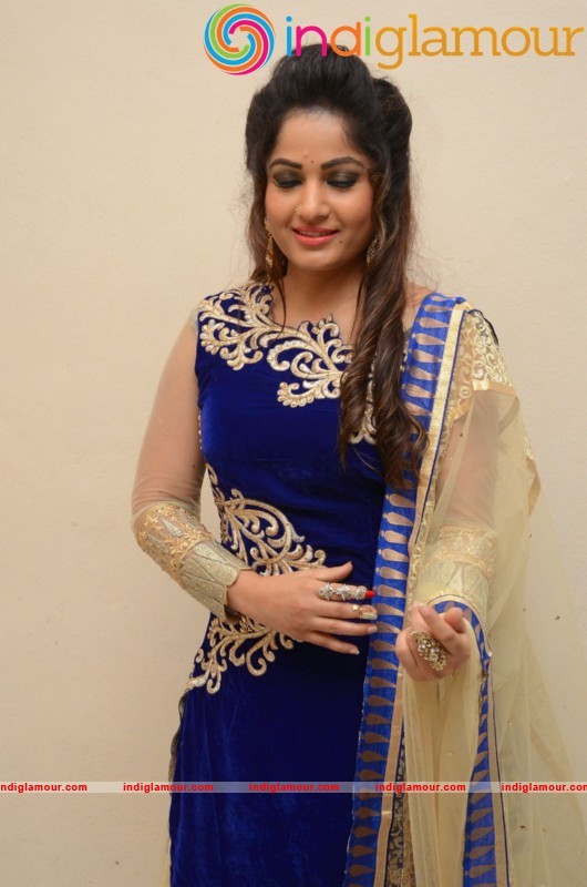Madhavi Latha Latest Photo Gallery Actress hd photo