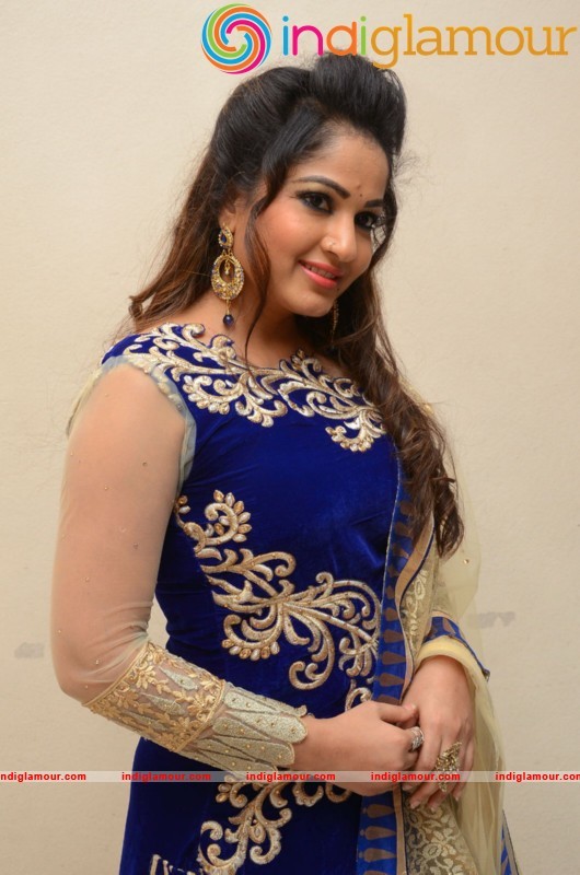 Madhavi Latha Latest Photo Gallery Actress hd photo